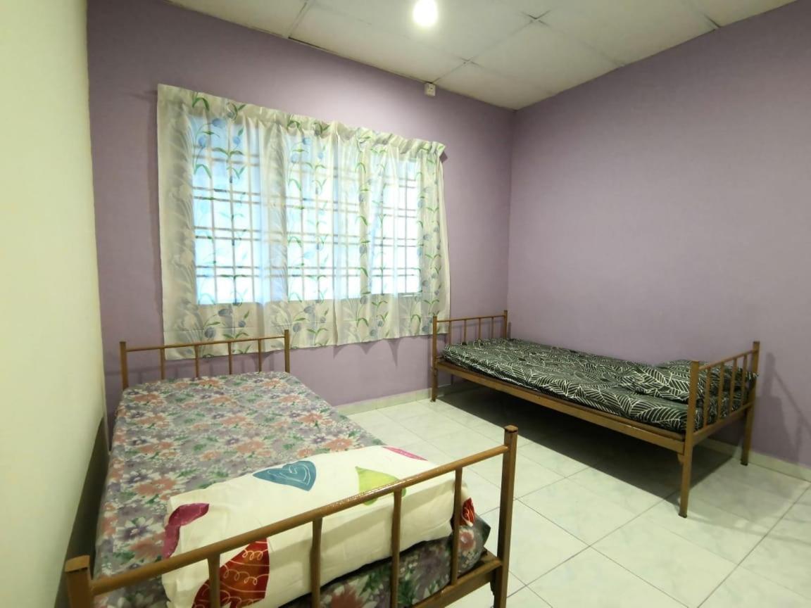Cosy Homestay Улу-Тірам Екстер'єр фото